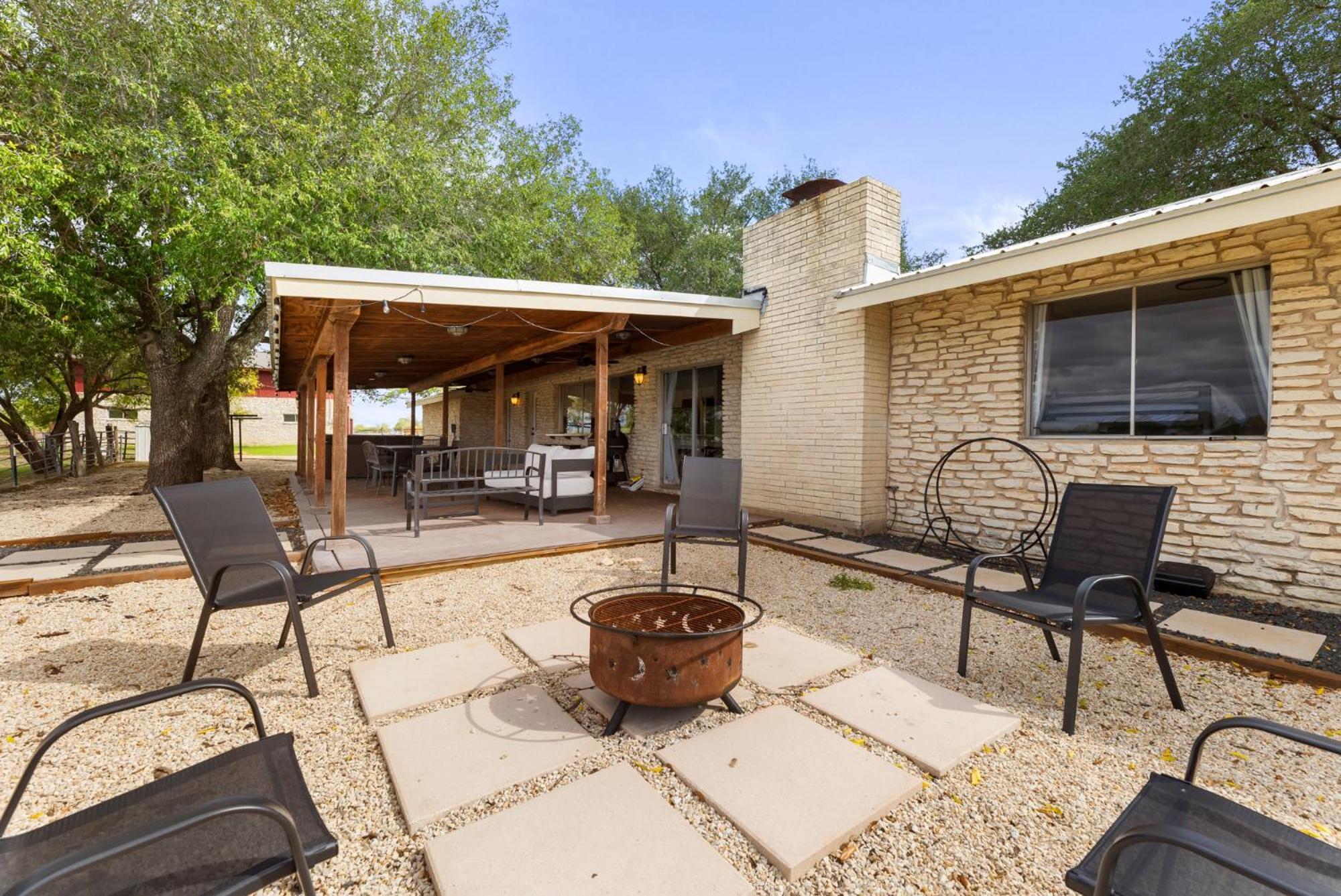 Farm Retreat With Jacuzzi, Fire Pit, Mini Goats, Mini Ponies And Mini Cows Villa San Marcos Ruang foto